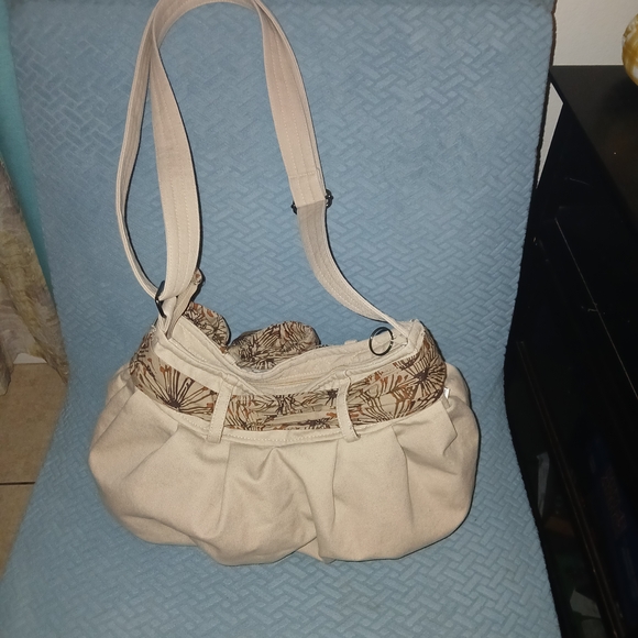 Chic Tan Shoulder Bag with Floral Bow - Picture 2 of 2